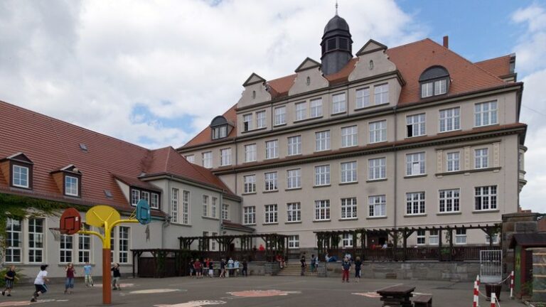 Schulgeb ude TRIAS Oberschule Elsterberg schulgeb-ude-trias-oberschule-elsterberg
